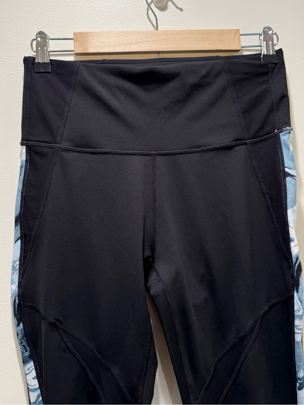 Athleta Black Leggings Blue Marble Print Athletic Pants Size M - Picture 3 of 12
